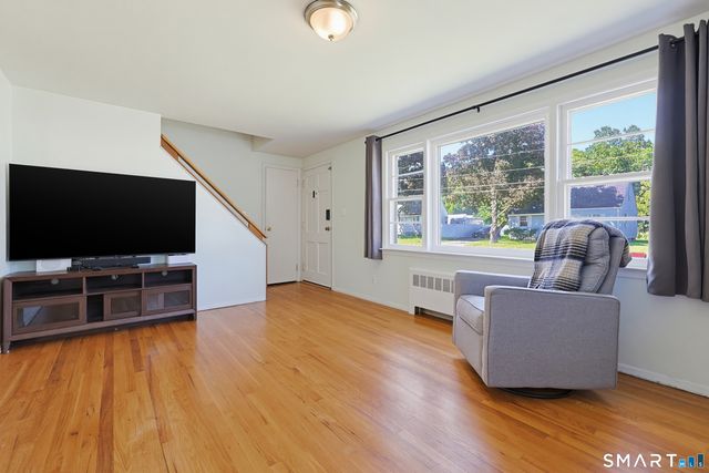 16 King Court, Enfield, CT 06082