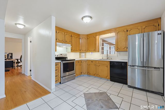 16 King Court, Enfield, CT 06082