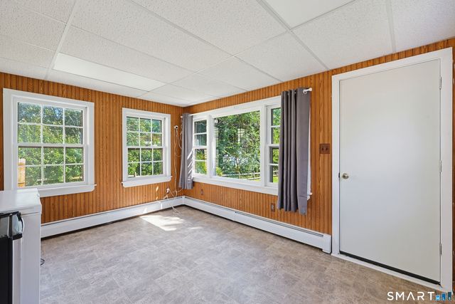 16 King Court, Enfield, CT 06082