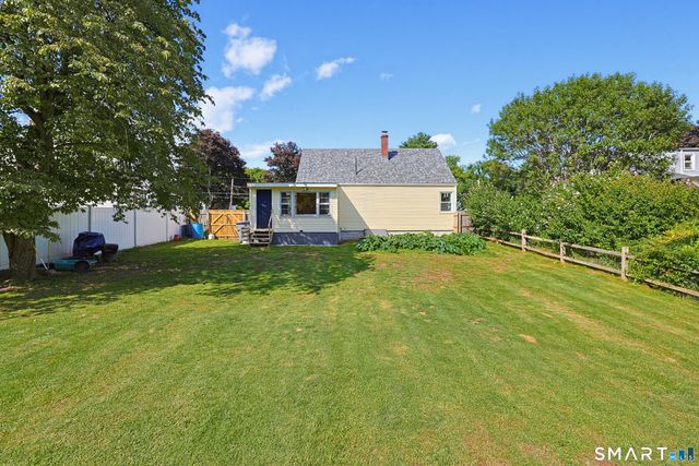 16 King Court, Enfield, CT 06082