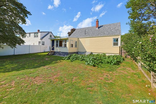 16 King Court, Enfield, CT 06082
