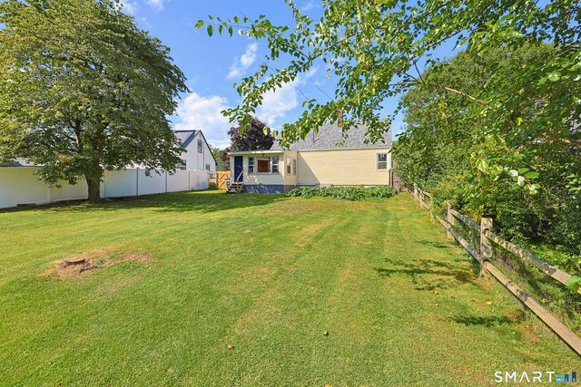 16 King Court, Enfield, CT 06082