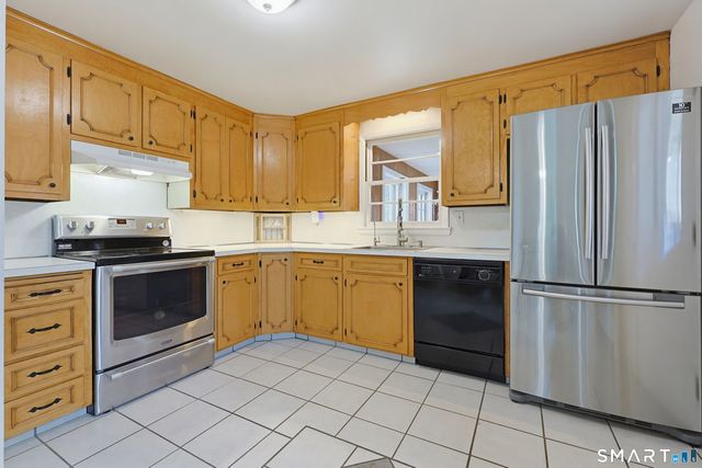 16 King Court, Enfield, CT 06082