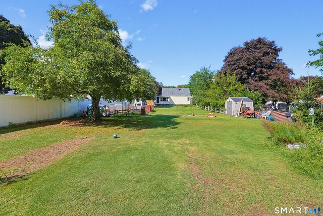 16 King Court, Enfield, CT 06082