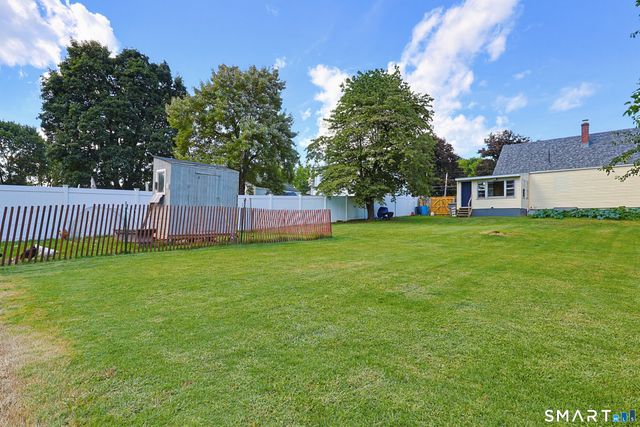 16 King Court, Enfield, CT 06082