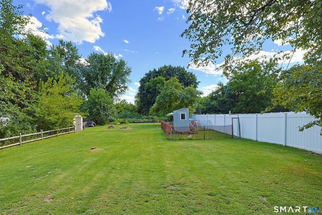 16 King Court, Enfield, CT 06082