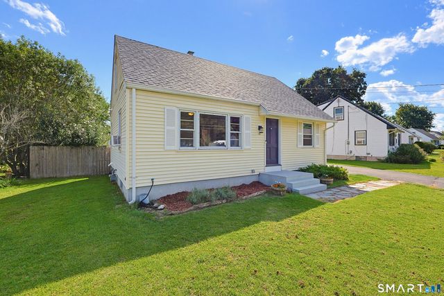 16 King Court, Enfield, CT 06082
