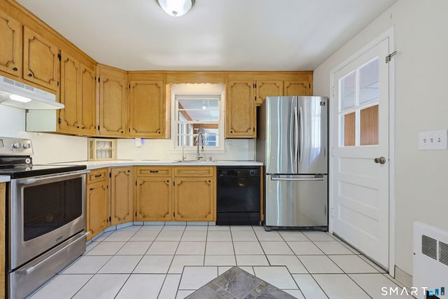 16 King Court, Enfield, CT 06082