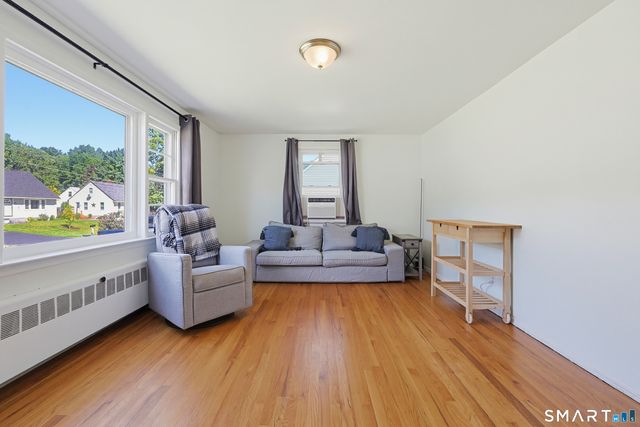 16 King Court, Enfield, CT 06082