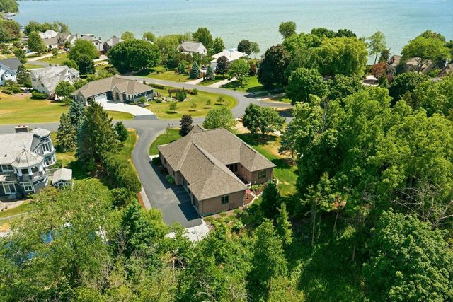 180 Monastery Hill DRIVE, Oconomowoc, WI 53066