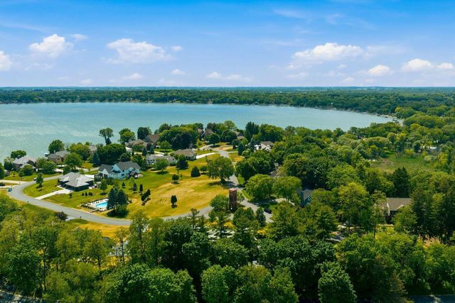 180 Monastery Hill DRIVE, Oconomowoc, WI 53066
