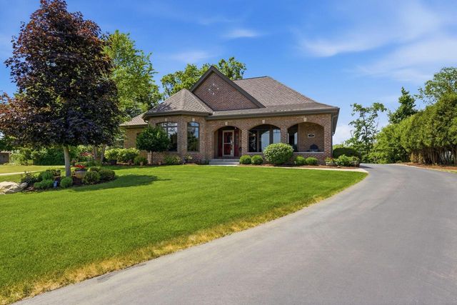 180 Monastery Hill DRIVE, Oconomowoc, WI 53066
