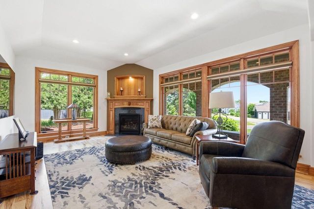 180 Monastery Hill DRIVE, Oconomowoc, WI 53066
