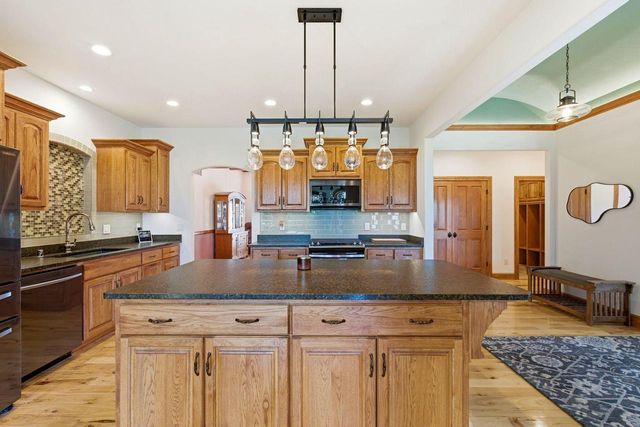 180 Monastery Hill DRIVE, Oconomowoc, WI 53066