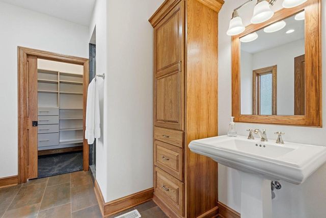 180 Monastery Hill DRIVE, Oconomowoc, WI 53066