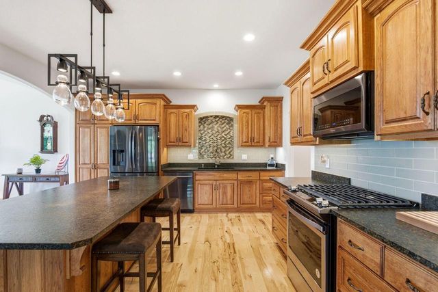 180 Monastery Hill DRIVE, Oconomowoc, WI 53066