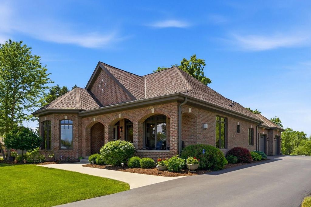 180 Monastery Hill DRIVE, Oconomowoc, WI 53066