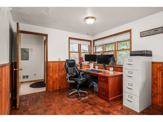 91033 WATER St, Coburg, OR 97408