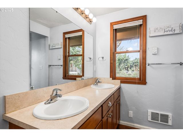 91033 WATER St, Coburg, OR 97408