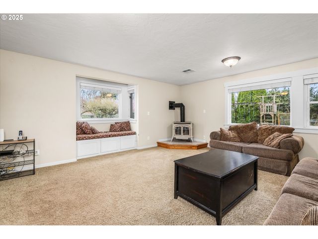 91033 WATER St, Coburg, OR 97408