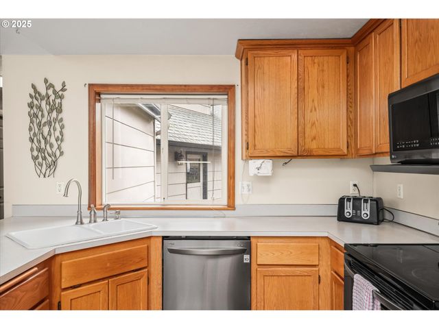 91033 WATER St, Coburg, OR 97408