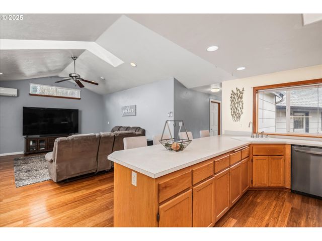 91033 WATER St, Coburg, OR 97408