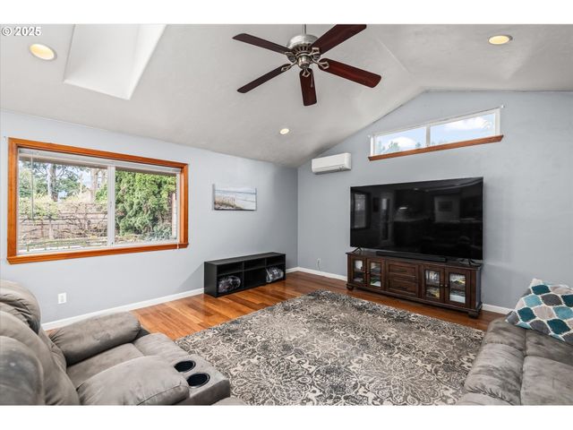 91033 WATER St, Coburg, OR 97408