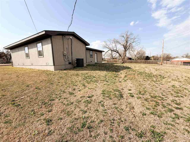 1415 NW 44th St, Lawton, OK 73505