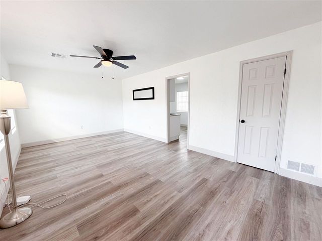 1415 NW 44th St, Lawton, OK 73505