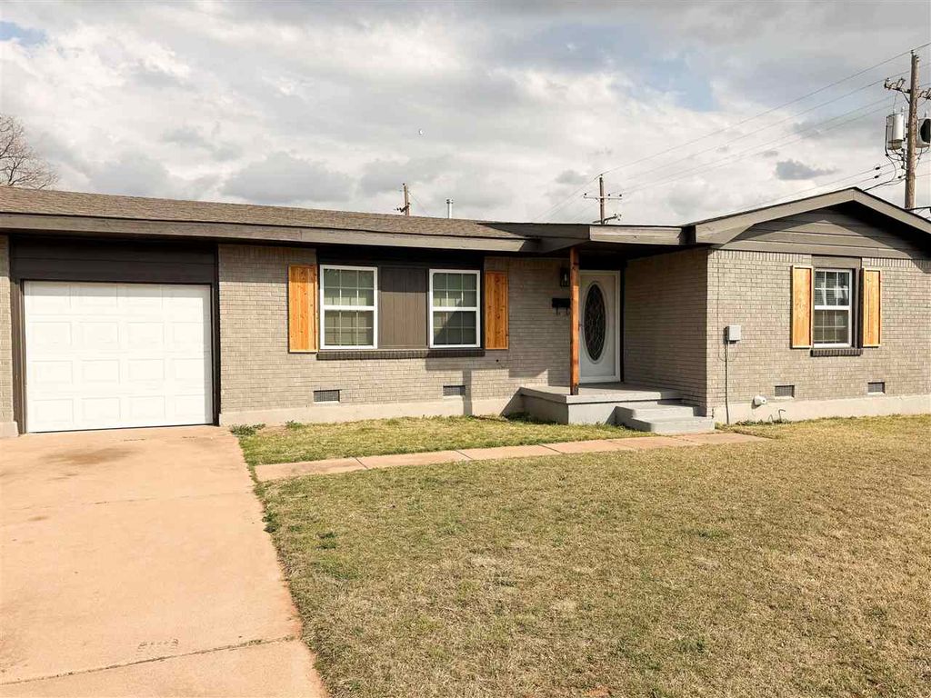 1415 NW 44th St, Lawton, OK 73505