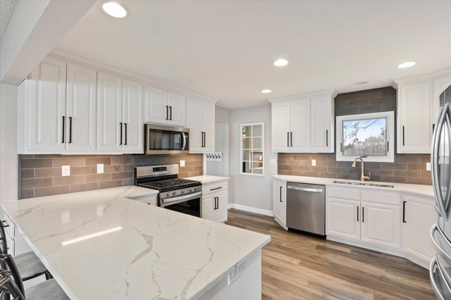 6246 Highland Scenic Road, Baxter, MN 56425