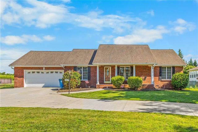 128 Meadowview Road, Mocksville, NC 27028