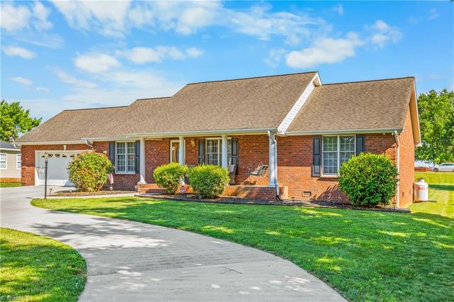 128 Meadowview Road, Mocksville, NC 27028