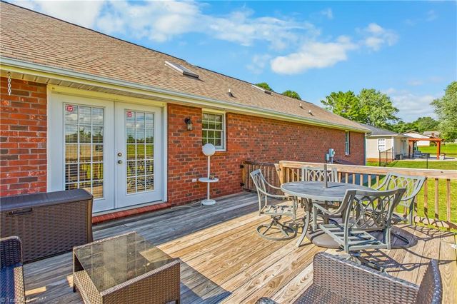 128 Meadowview Road, Mocksville, NC 27028