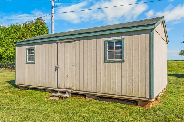 128 Meadowview Road, Mocksville, NC 27028