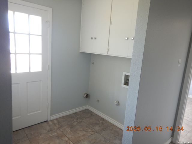 5923 Northgap St, Windcrest, TX 78239