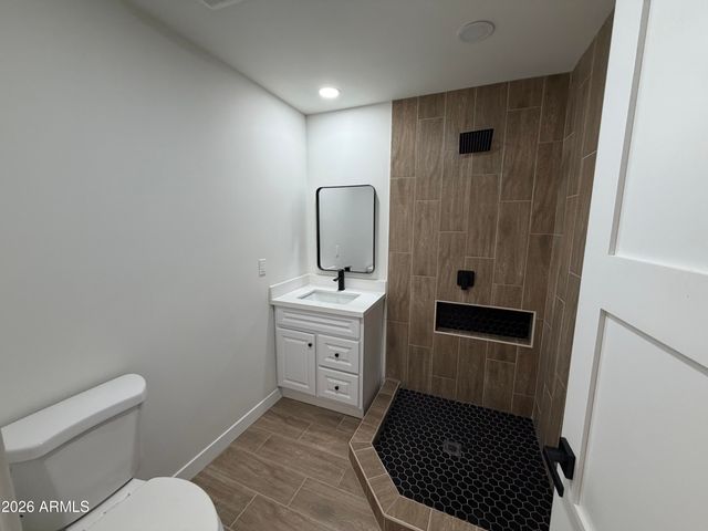 6063 W EARLL Drive, Phoenix, AZ 85033