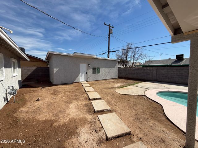 6063 W EARLL Drive, Phoenix, AZ 85033