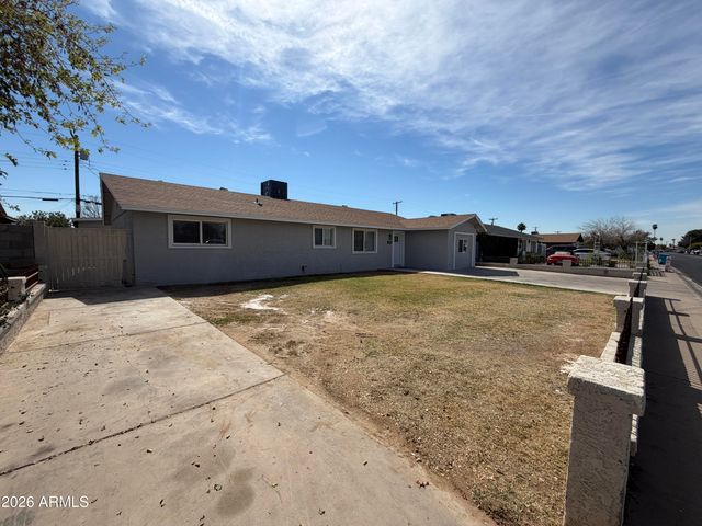 6063 W EARLL Drive, Phoenix, AZ 85033