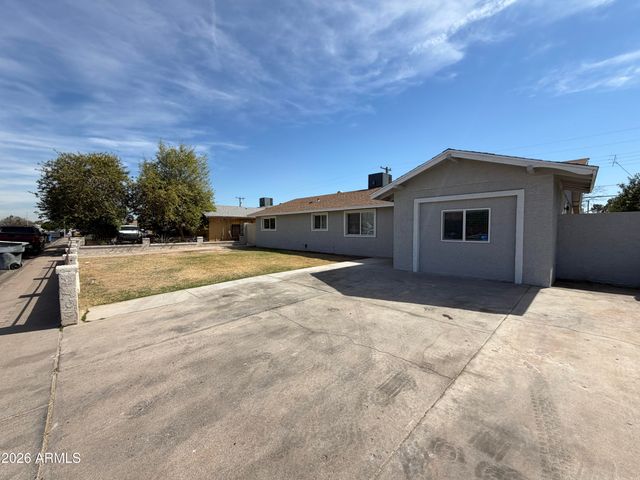 6063 W EARLL Drive, Phoenix, AZ 85033