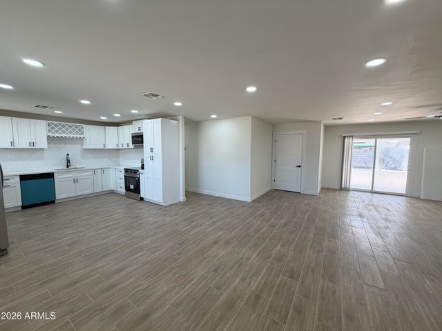 6063 W EARLL Drive, Phoenix, AZ 85033