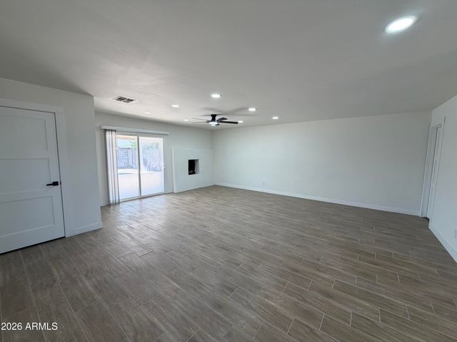 6063 W EARLL Drive, Phoenix, AZ 85033