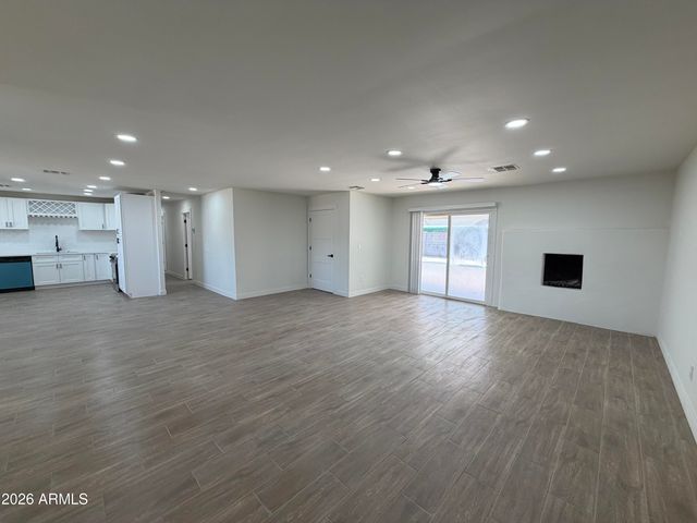 6063 W EARLL Drive, Phoenix, AZ 85033