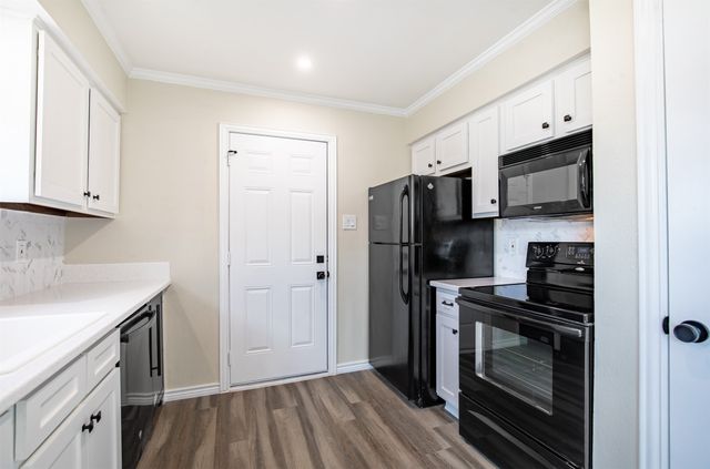 10650 Steppington Drive 228, Dallas, TX 75230