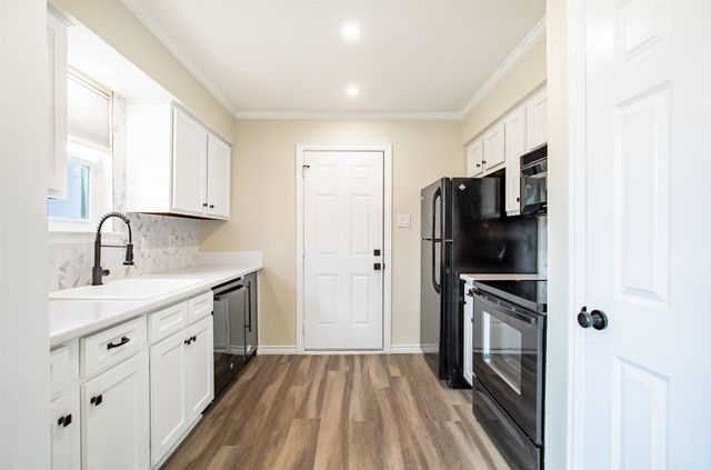 10650 Steppington Drive 228, Dallas, TX 75230