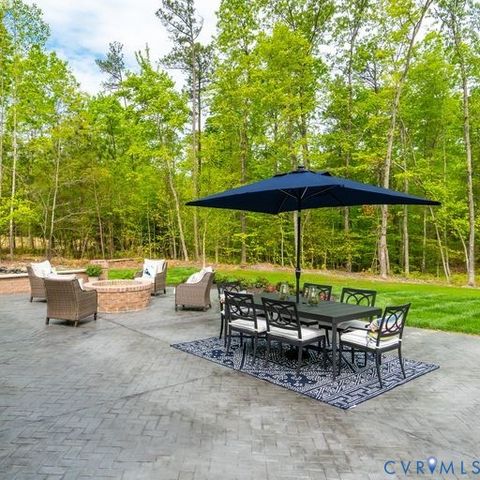 8541 Roden Dr, Mechanicsville, VA 23111