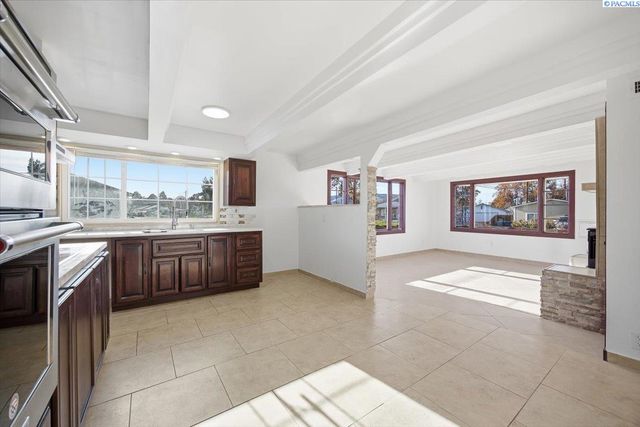 106 Casey Avenue, Richland, WA 99352