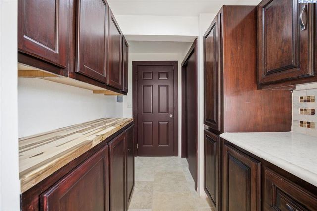 106 Casey Avenue, Richland, WA 99352