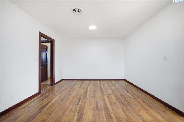 106 Casey Avenue, Richland, WA 99352