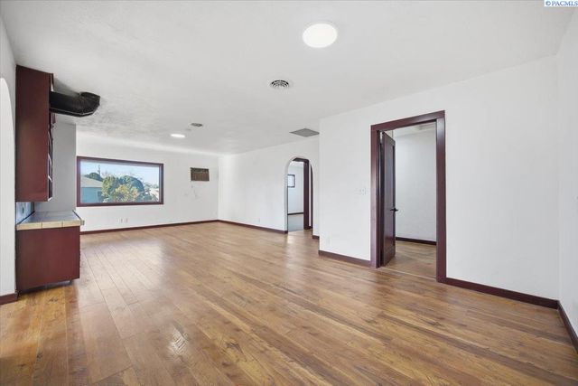 106 Casey Avenue, Richland, WA 99352